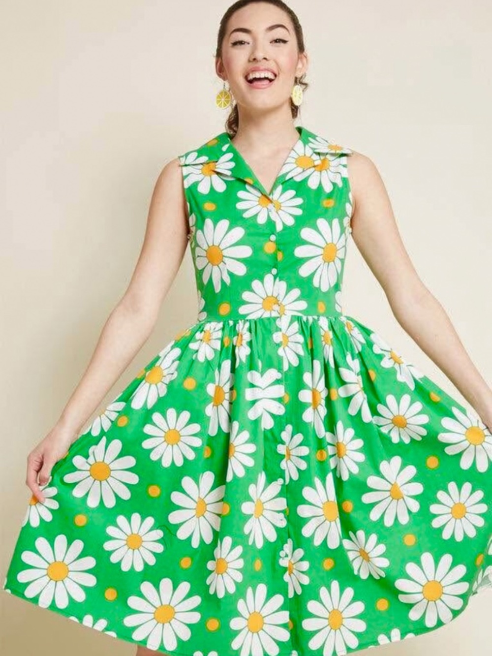 Green Daisy Size M like new